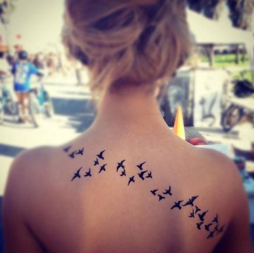 татуировка птицы девушка