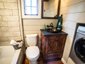 Фото туалетной комнаты дома на колесах Denali Timbercraft