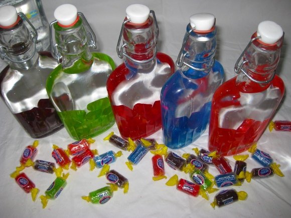 конфеты в бутылках
