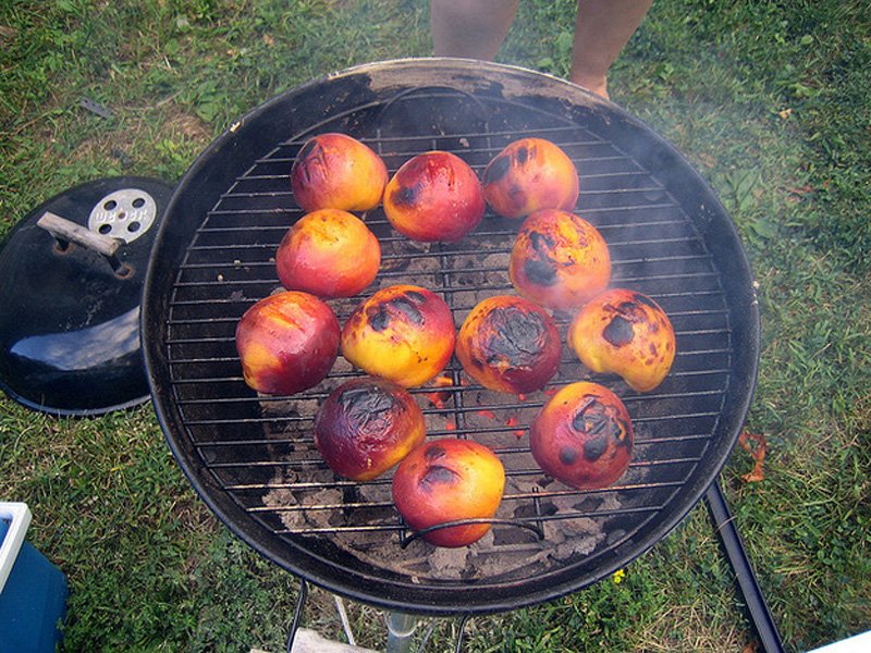 Персики на гриле